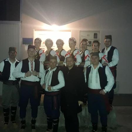 באניה לוקה Hostel Larisa מראה חיצוני תמונה