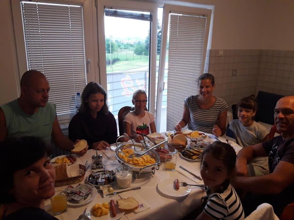 באניה לוקה Hostel Larisa מראה חיצוני תמונה