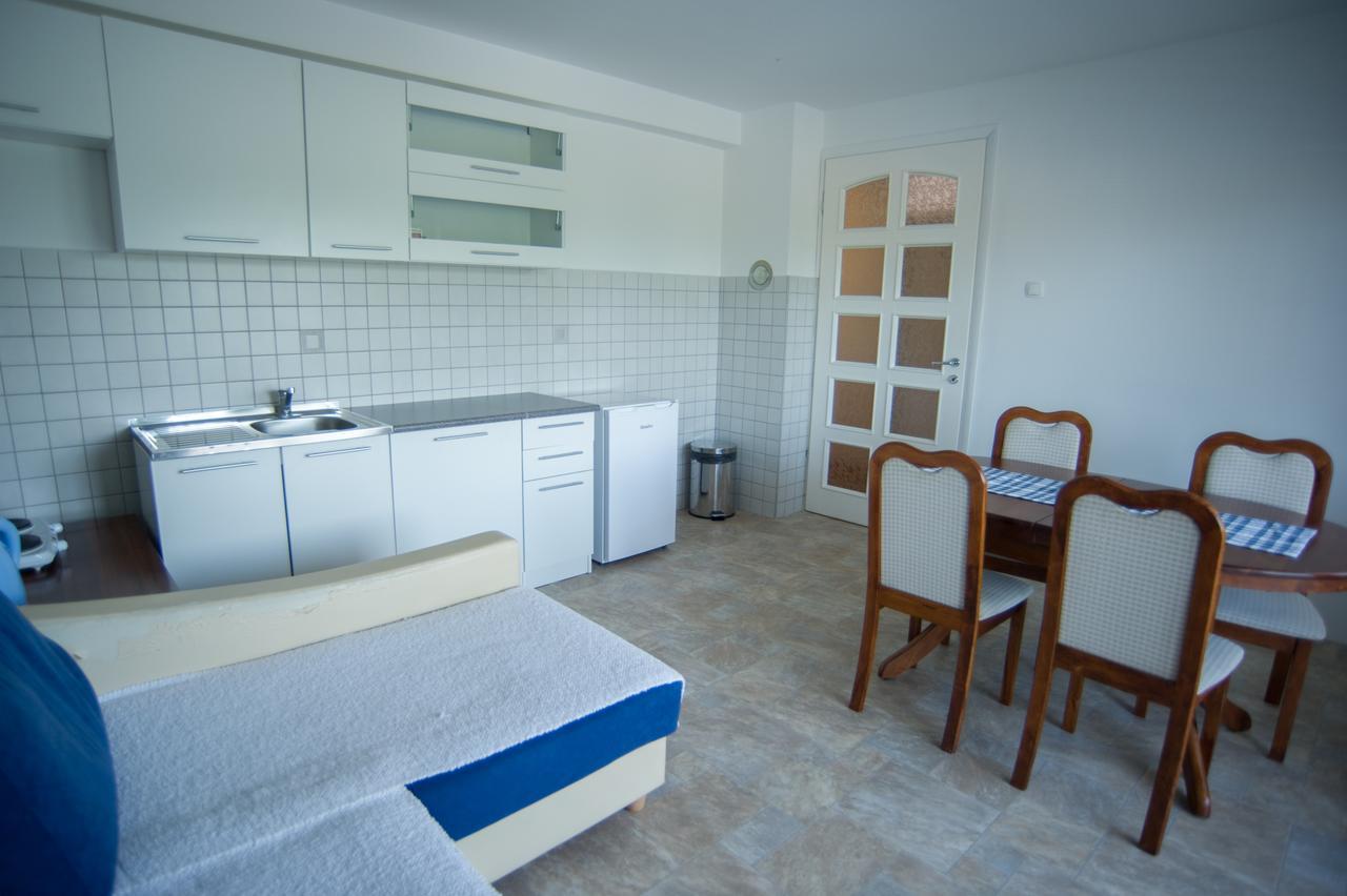 באניה לוקה Hostel Larisa מראה חיצוני תמונה