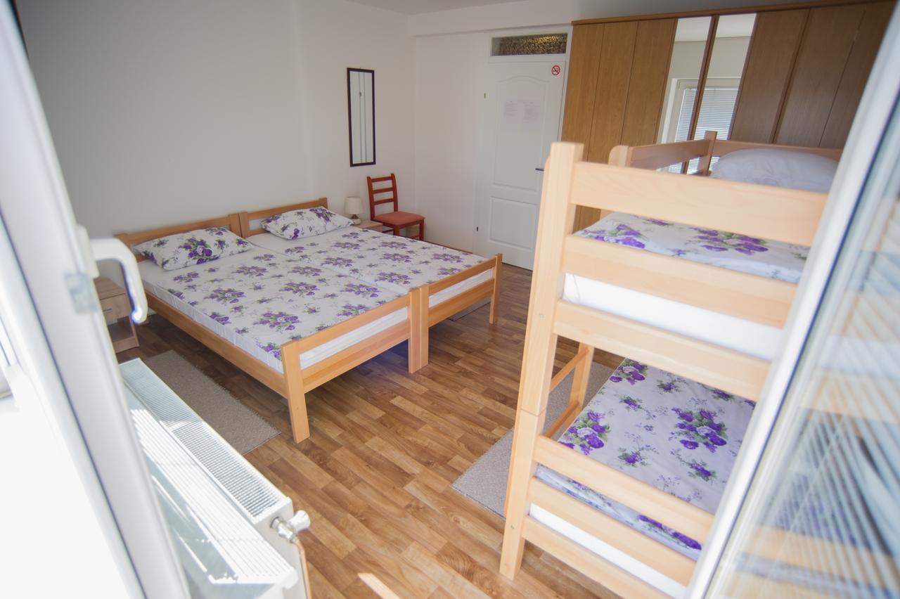 באניה לוקה Hostel Larisa מראה חיצוני תמונה