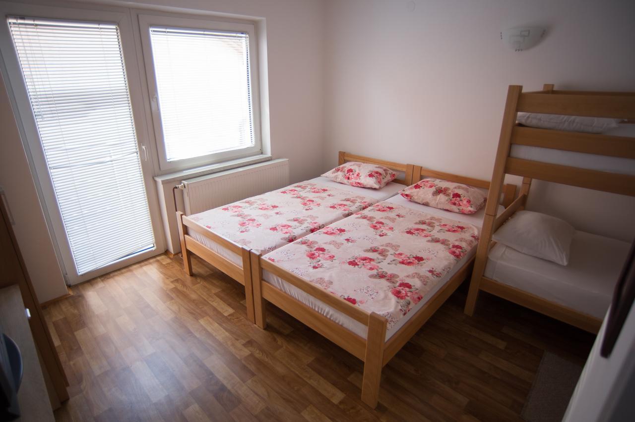 באניה לוקה Hostel Larisa מראה חיצוני תמונה