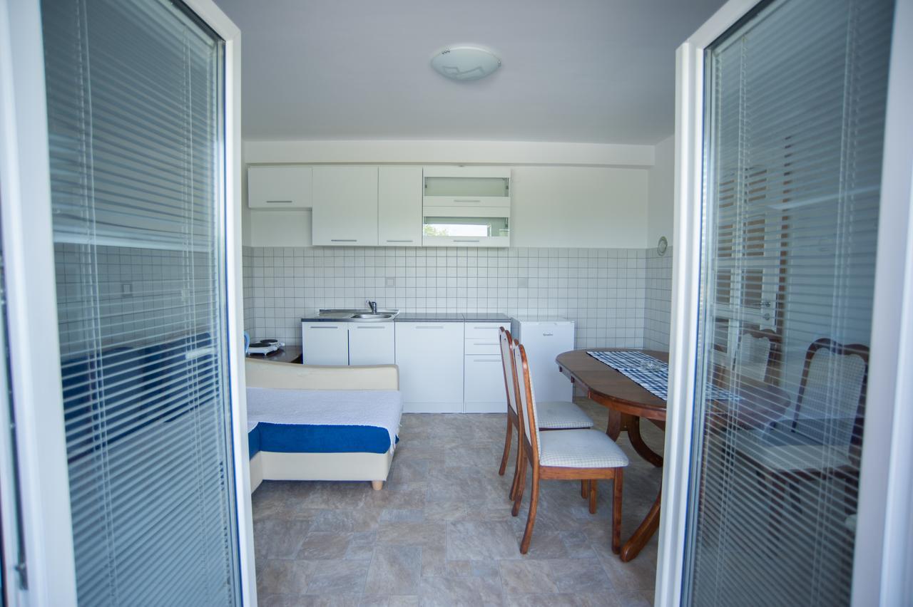 באניה לוקה Hostel Larisa מראה חיצוני תמונה