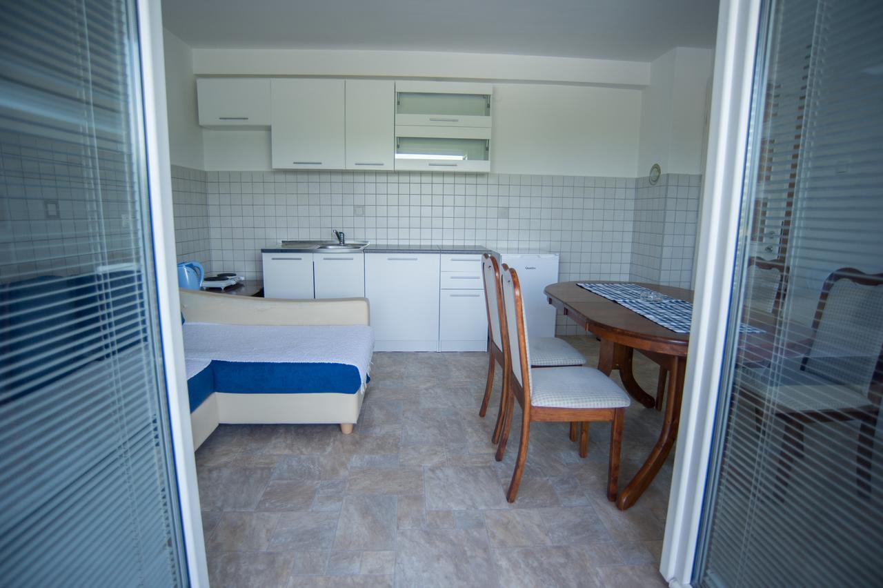 באניה לוקה Hostel Larisa מראה חיצוני תמונה