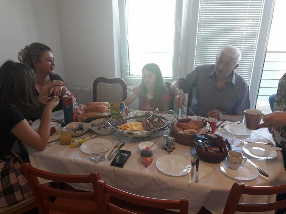 באניה לוקה Hostel Larisa מראה חיצוני תמונה